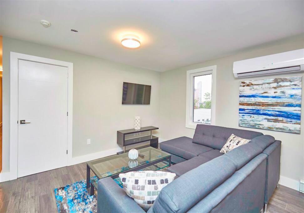 Luxury Boutique Two Bedroom 2b * Niagara Falls