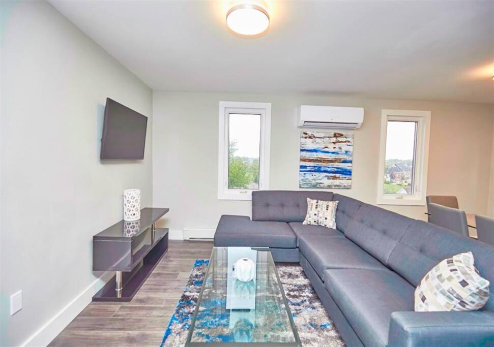 Luxury Boutique Two Bedroom 2b * Niagara Falls
