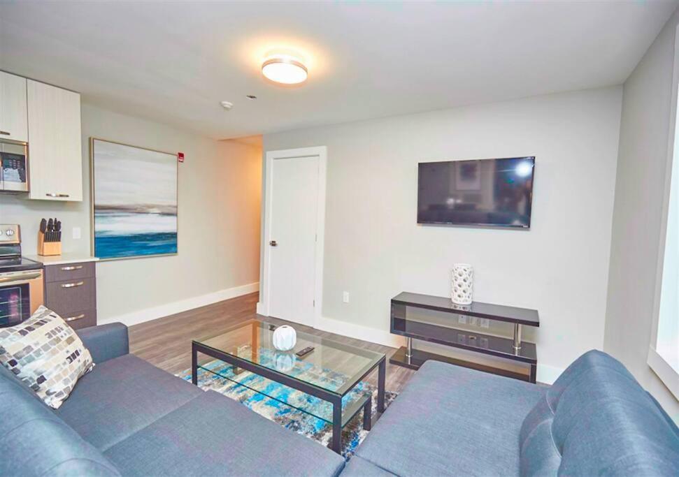 Luxury Boutique Two Bedroom 2b Holiday home Niagara Falls