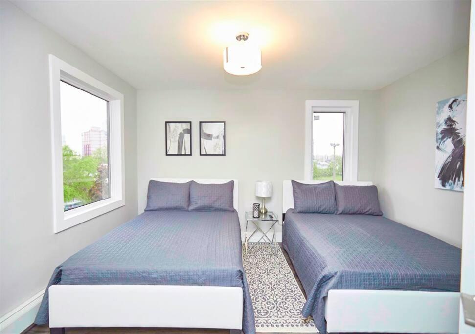 Luxury Boutique Two Bedroom 2b * Niagara Falls